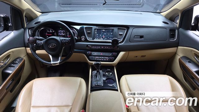 Kia Carnival — interior