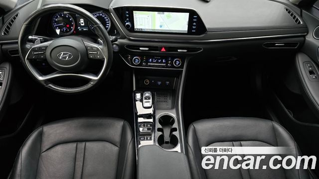 Hyundai Sonata — interior