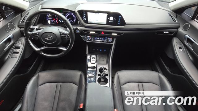 Hyundai Sonata — interior