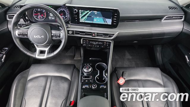 Kia K5 — interior