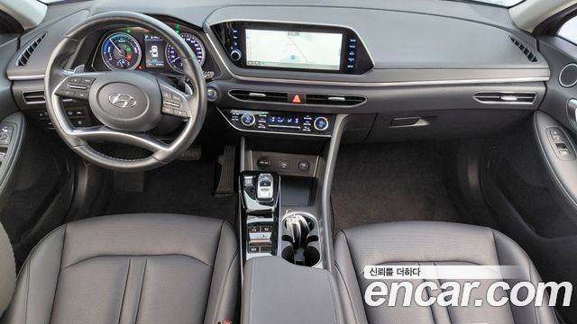 Hyundai Sonata — interior