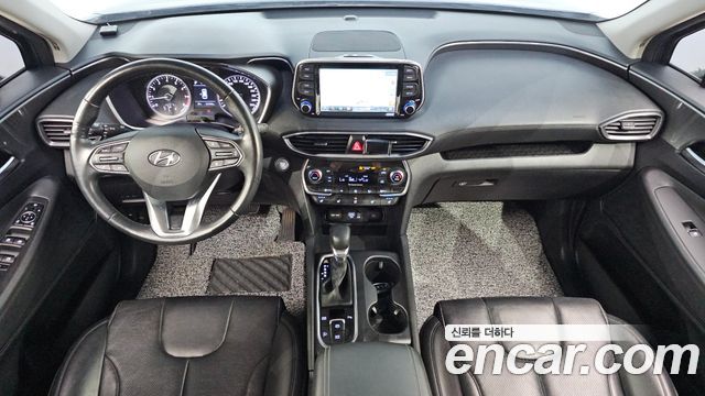 Hyundai Santa Fe — interior