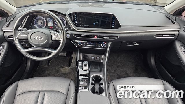 Hyundai Sonata — interior