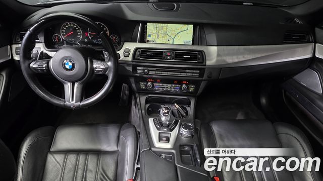 BMW M5 — interior