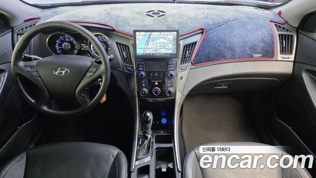 Hyundai Sonata — interior