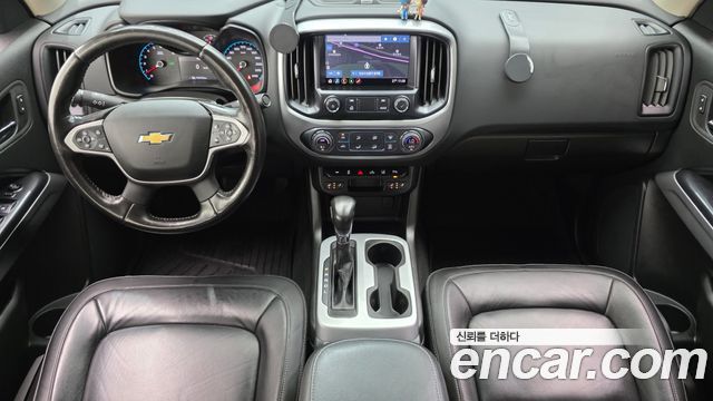 Chevrolet Korea Colorado — interior