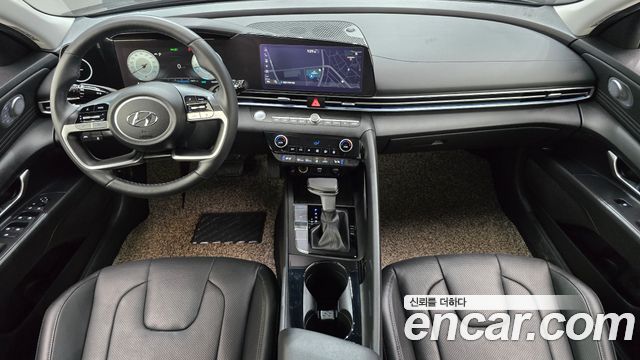 Hyundai Avante — interior