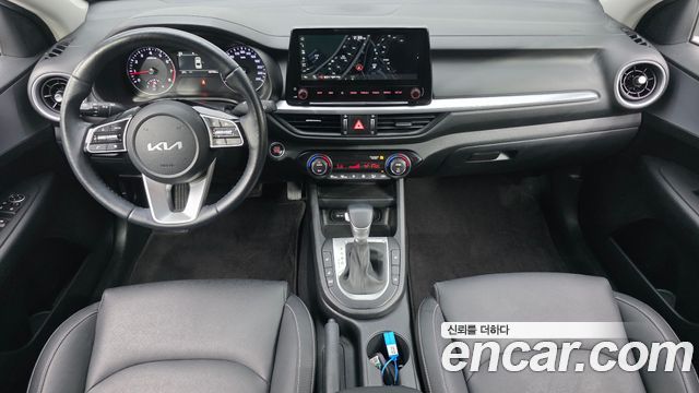 Kia K3 — interior