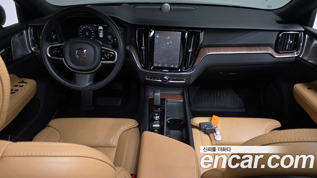 Volvo V60 — interior