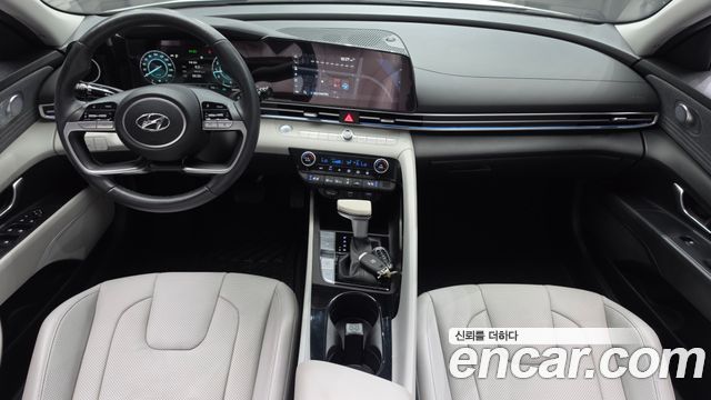Hyundai Avante — interior