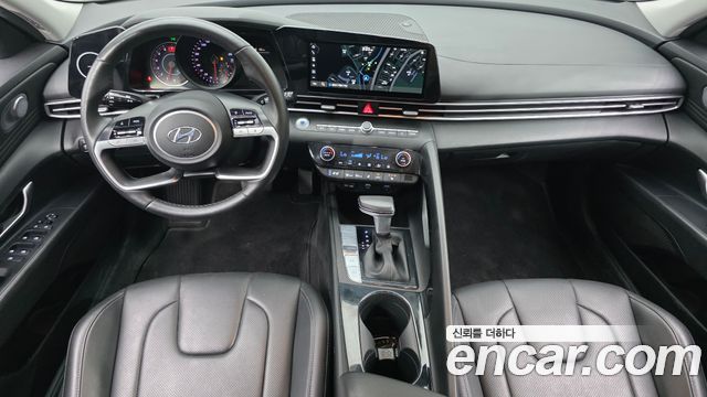 Hyundai Avante — interior
