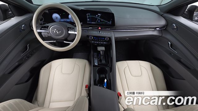 Hyundai Avante — interior