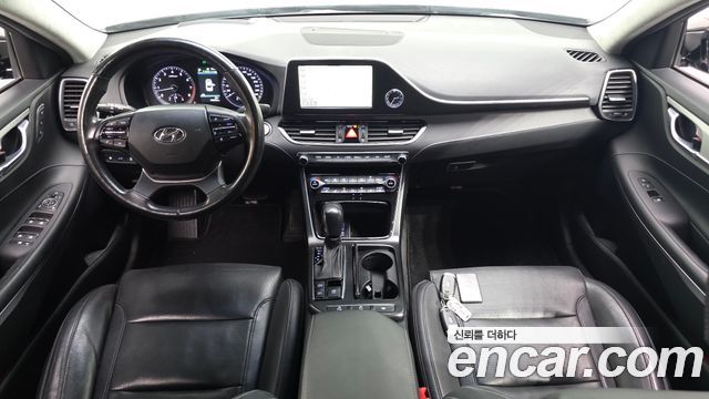 Hyundai Grandeur — interior