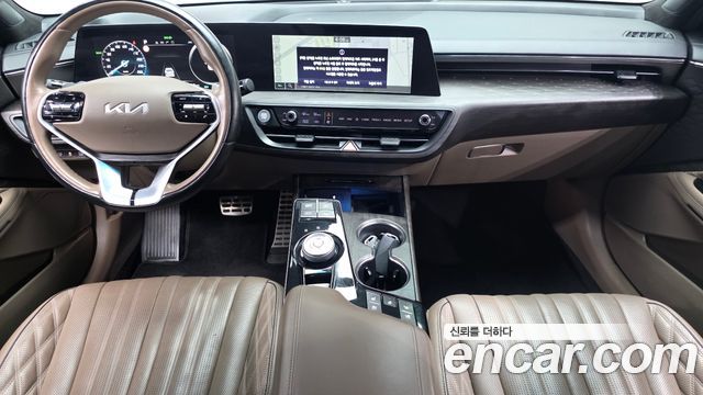Kia K8 — interior