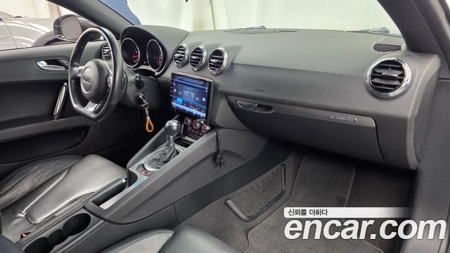 Audi TT — interior