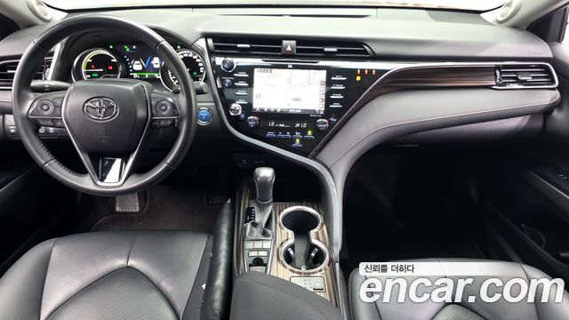 Toyota Camry — interior