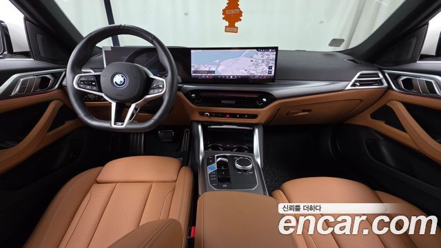 BMW i4 — interior
