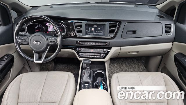 Kia Carnival — interior