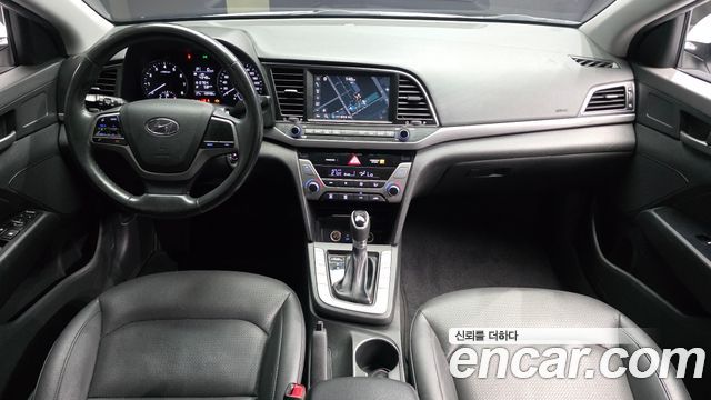 Hyundai Avante — interior