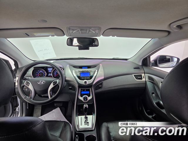 Hyundai Avante — interior