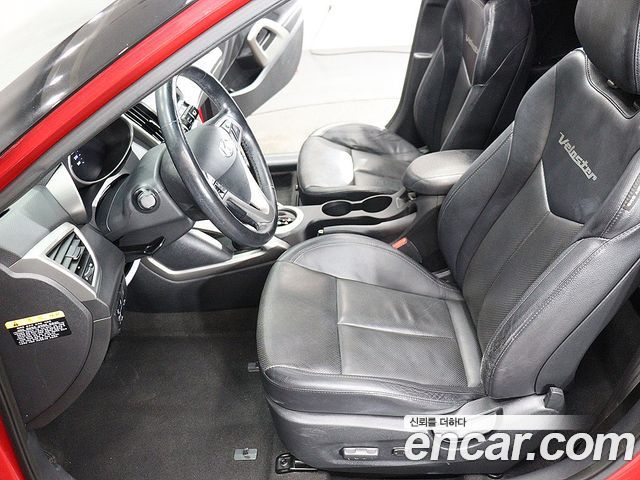 Hyundai Veloster — interior