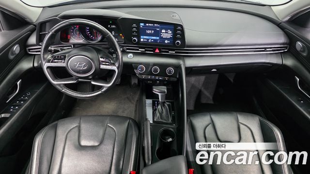 Hyundai Avante — interior