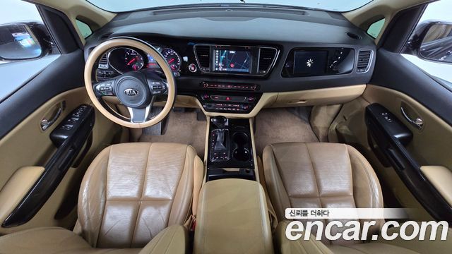 Kia Carnival — interior