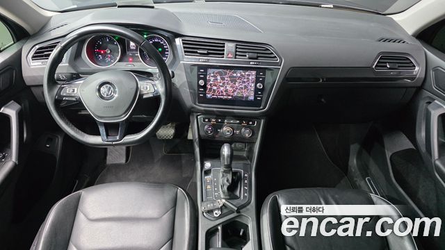 Volkswagen Tiguan — interior