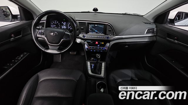 Hyundai Avante — interior