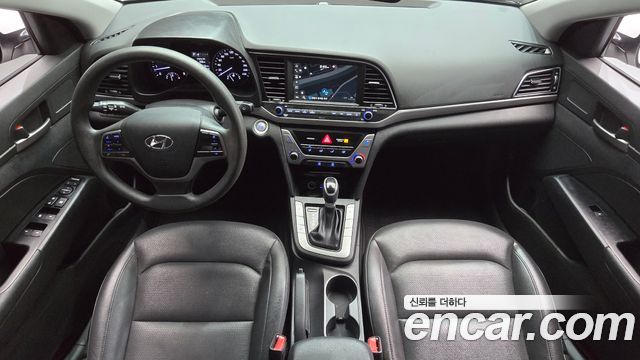 Hyundai Avante — interior