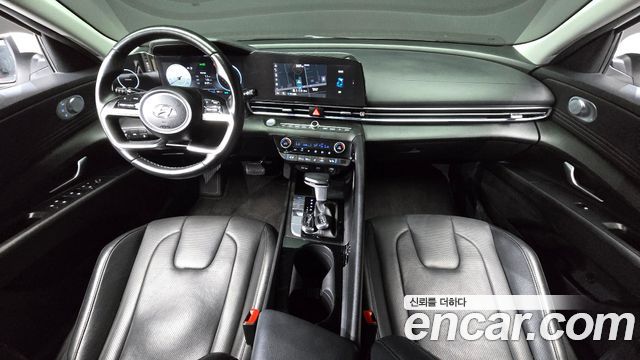 Hyundai Avante — interior