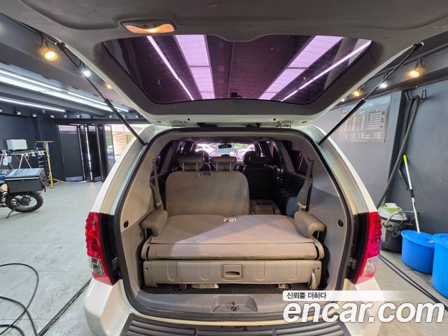 Kia Carnival — interior