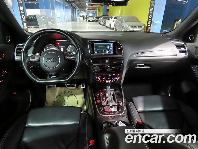 Audi SQ5 — interior