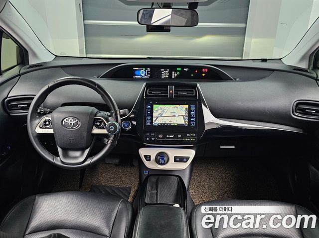 Toyota Prius — interior