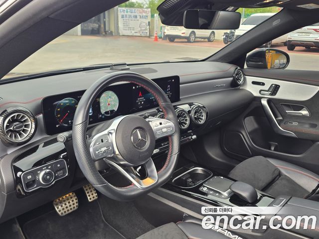 Mercedes-Benz CLA-Class — interior