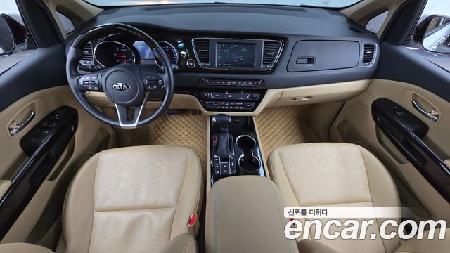 Kia Carnival — interior
