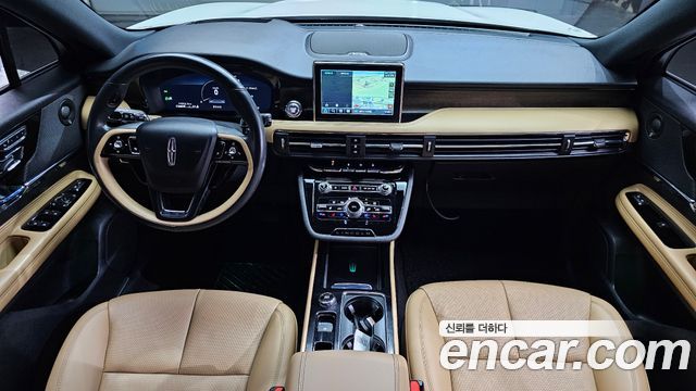 Lincoln Corsair — interior