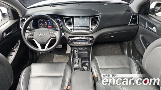 Hyundai Tucson — interior