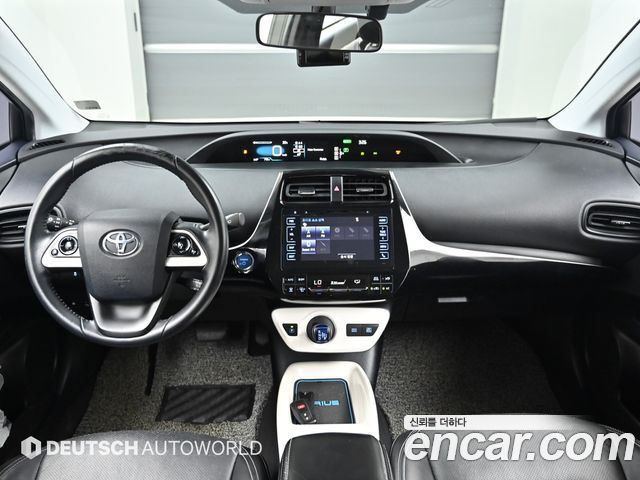 Toyota Prius — interior