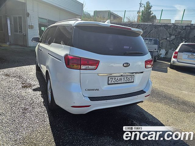 Kia Carnival — interior