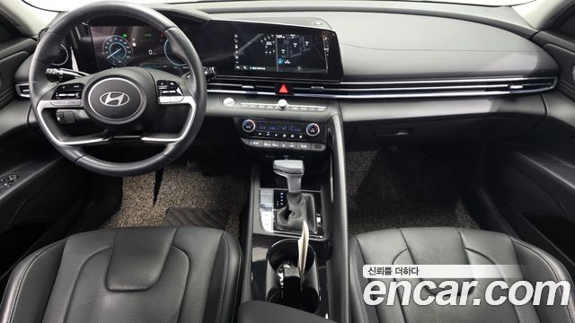 Hyundai Avante — interior