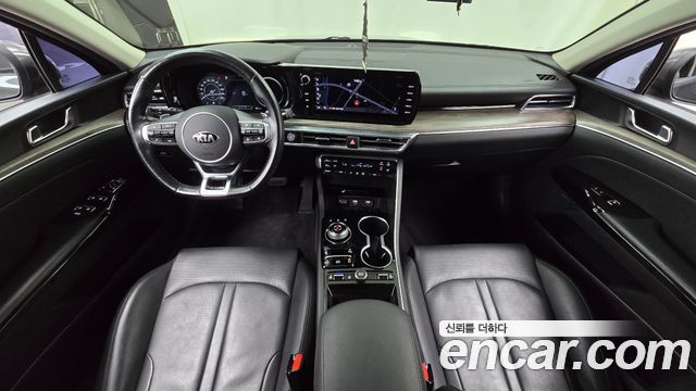 Kia K5 — interior