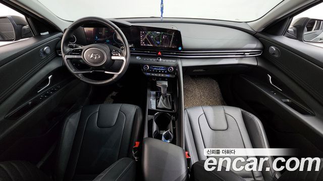 Hyundai Avante — interior