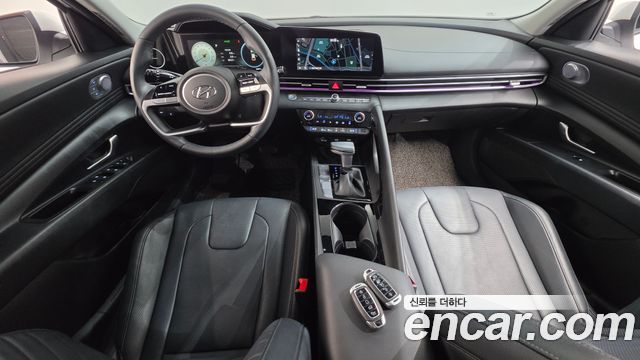 Hyundai Avante — interior