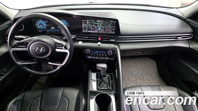 Hyundai Avante — interior