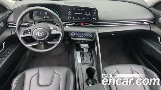 Hyundai Avante — interior