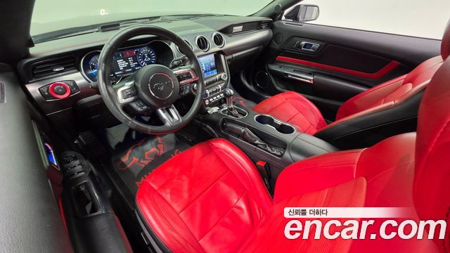 Ford Mustang — interior