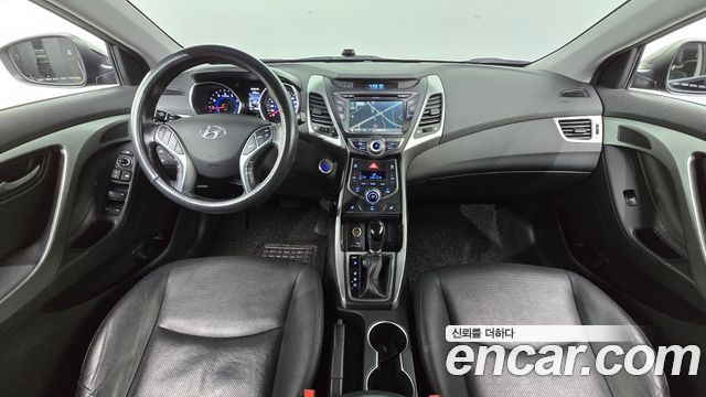 Hyundai Avante — interior