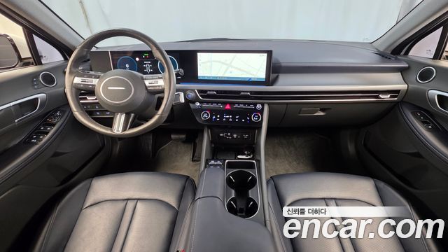 Hyundai Sonata — interior