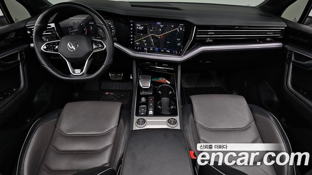 Volkswagen Touareg — interior